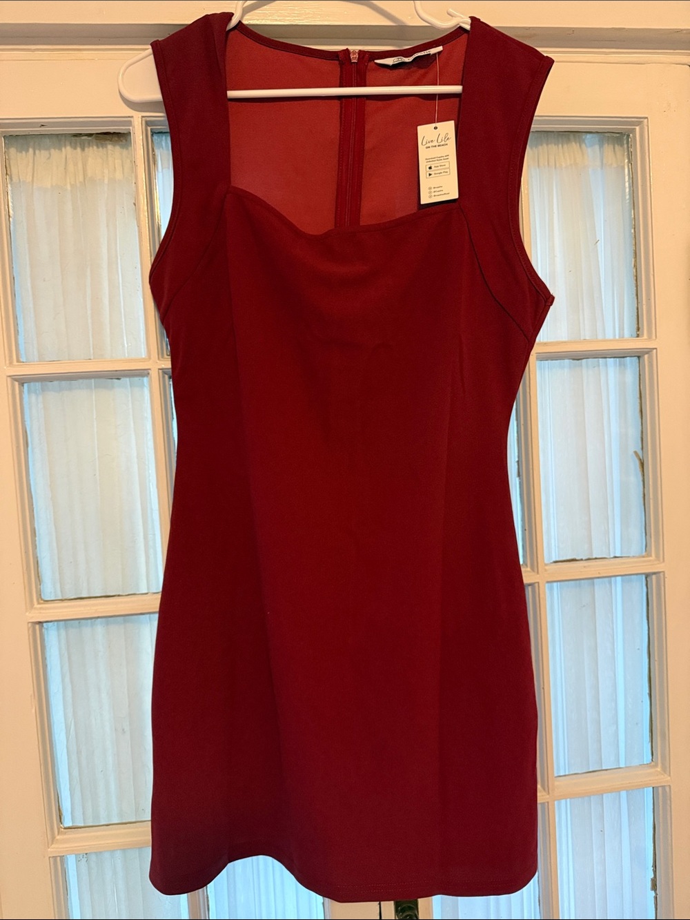 Cupshe Sleeveless Sheath Dress in Deep Burgundy